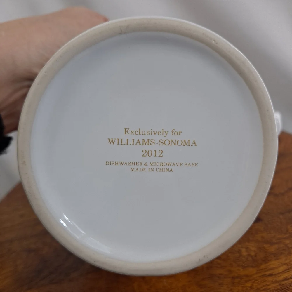 Williams Sonoma Gold Trim 16oz E Monogram Mug
